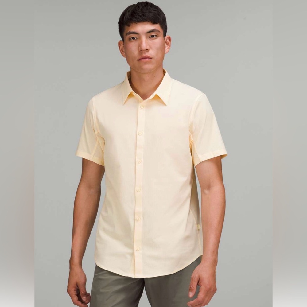 Lululemon Airing Easy Short Sleeve Golf Shirt Butter Yellow men’s size M